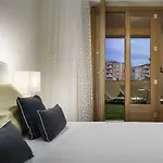 Luxury 招待所 奧爾比亞